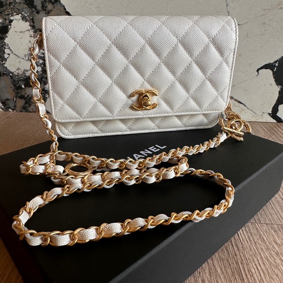 FULL SET - CHANEL 2WAY WOC Pearly White Grained Calfskin & Gold HW (24S) - Picture 8 of 13